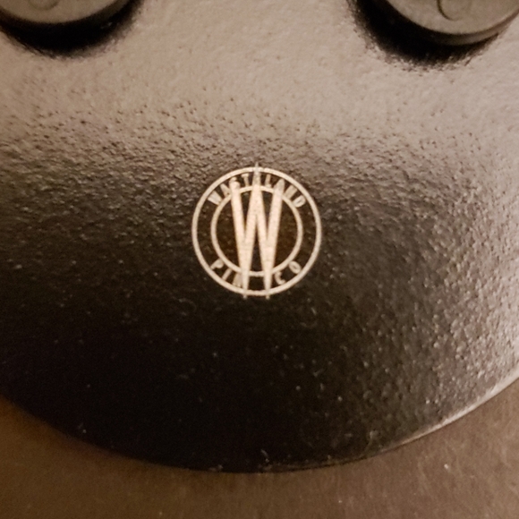 Midsommar May Queen Crown Dani Enamel Pin - Picture 4 of 7